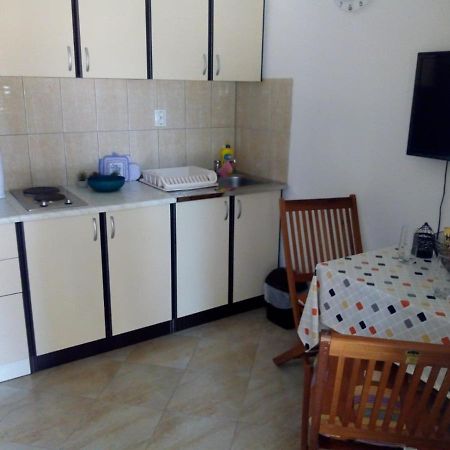 Apartman Leo Nečujam Zewnętrze zdjęcie